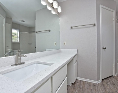 802 Primrose Ln - Photo Thumbnail 16
