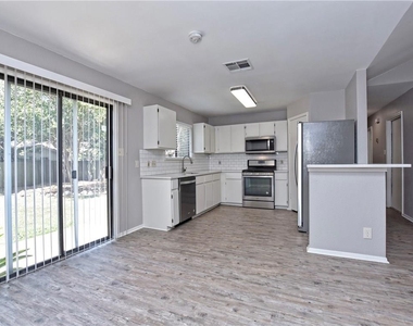802 Primrose Ln - Photo Thumbnail 6