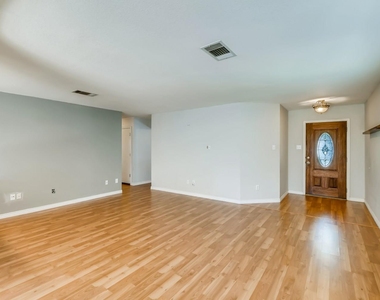 303 Bello Dr - Photo Thumbnail 2