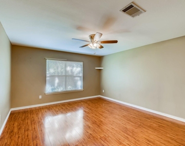 303 Bello Dr - Photo Thumbnail 5