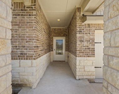 144 Onna St - Photo Thumbnail 2