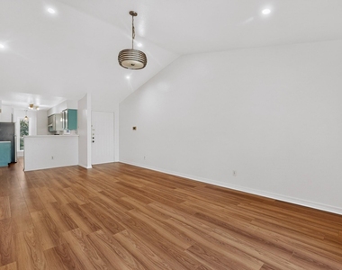 2450 Wickersham Ln - Photo Thumbnail 9