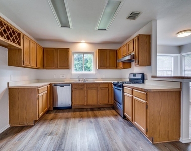 15902 De Peer Ave - Photo Thumbnail 4