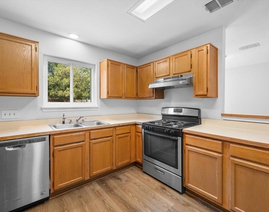 15902 De Peer Ave - Photo Thumbnail 4