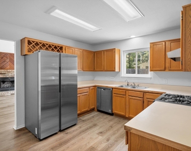 15902 De Peer Ave - Photo Thumbnail 3