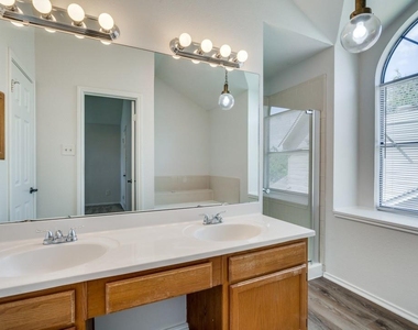15902 De Peer Ave - Photo Thumbnail 6