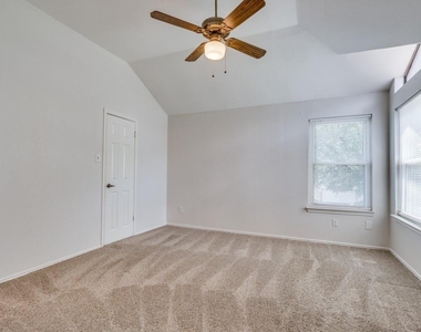 15902 De Peer Ave - Photo Thumbnail 7