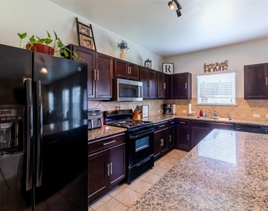 290 Northern Flicker St - Photo Thumbnail 8