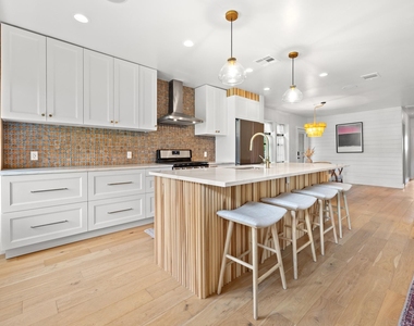 2714 E 2nd St - Photo Thumbnail 21