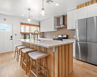 2714 E 2nd St - Photo Thumbnail 5