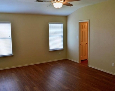 14208 Sumatra Ln - Photo Thumbnail 4