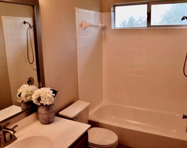 14208 Sumatra Ln - Photo Thumbnail 8