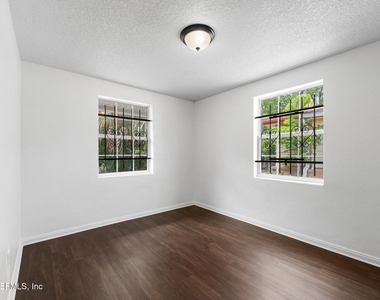 1424 W 9th Street - Photo Thumbnail 14