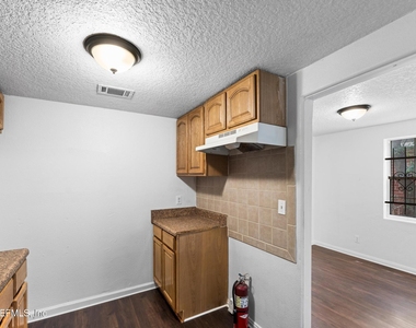 1424 W 9th Street - Photo Thumbnail 21