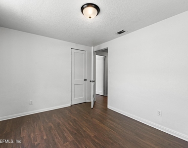 1424 W 9th Street - Photo Thumbnail 15