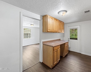 1424 W 9th Street - Photo Thumbnail 6