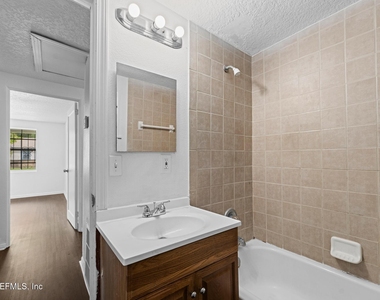 1424 W 9th Street - Photo Thumbnail 16
