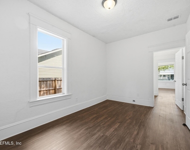 1123 E 14th Street - Photo Thumbnail 17