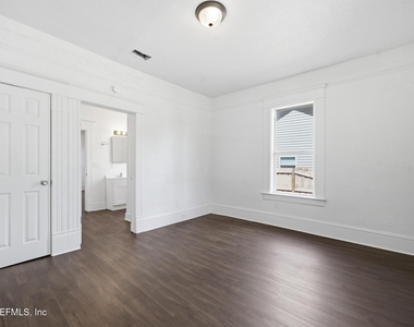 1123 E 14th Street - Photo Thumbnail 12