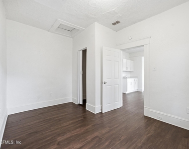 1123 E 14th Street - Photo Thumbnail 22