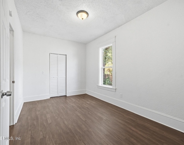 1123 E 14th Street - Photo Thumbnail 15
