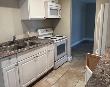 3923 Harbor View Drive - Photo Thumbnail 4