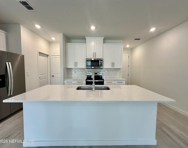 166 Yellowstone Drive - Photo Thumbnail 4