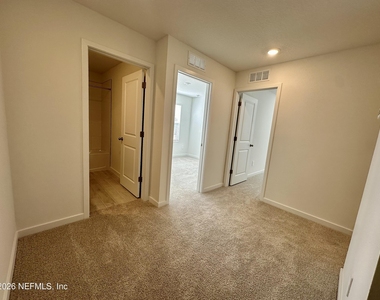 166 Yellowstone Drive - Photo Thumbnail 6