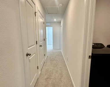 166 Yellowstone Drive - Photo Thumbnail 10