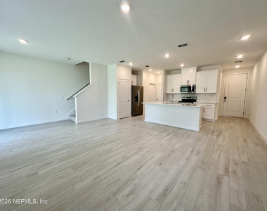 166 Yellowstone Drive - Photo Thumbnail 3