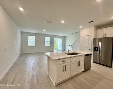 166 Yellowstone Drive - Photo Thumbnail 2