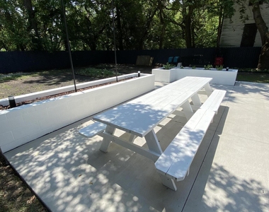 1139 N Market Street - Photo Thumbnail 12