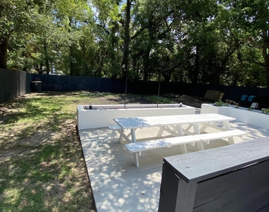 1139 N Market Street - Photo Thumbnail 11