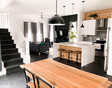 1139 N Market Street - Photo Thumbnail 6