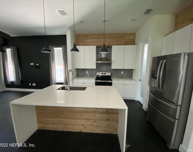 1139 N Market Street - Photo Thumbnail 15