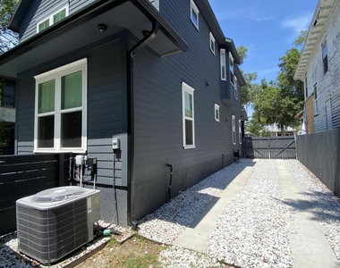 1139 N Market Street - Photo Thumbnail 9