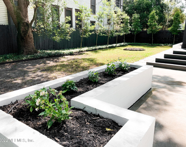 1139 N Market Street - Photo Thumbnail 7