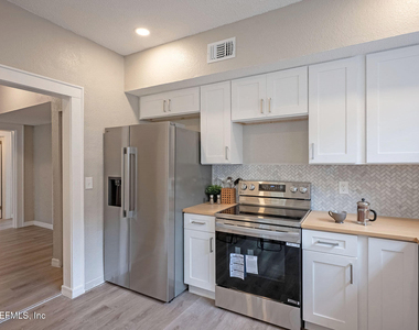 325 Alder Street - Photo Thumbnail 11