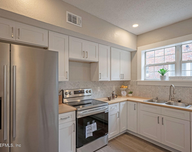 325 Alder Street - Photo Thumbnail 8