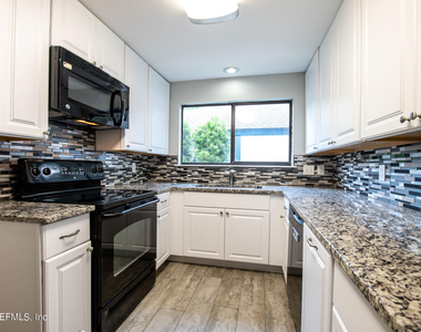 11448 Sugar Maple Place S - Photo Thumbnail 6