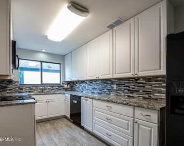 11448 Sugar Maple Place S - Photo Thumbnail 4