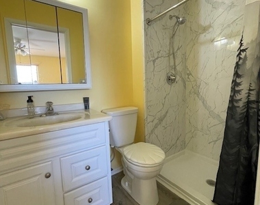 624 Berkley Court - Photo Thumbnail 9