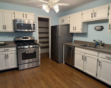624 Berkley Court - Photo Thumbnail 5