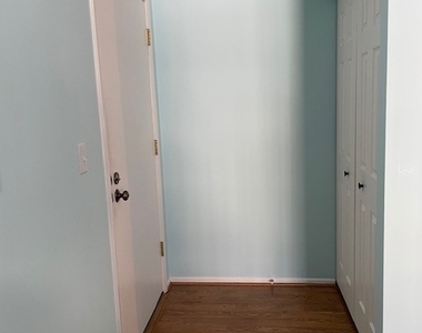 624 Berkley Court - Photo Thumbnail 3