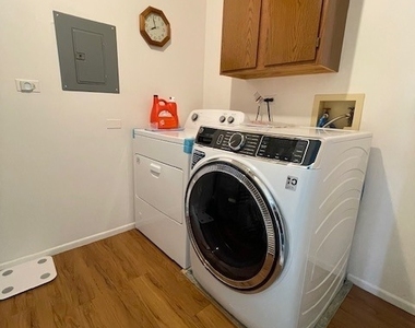 624 Berkley Court - Photo Thumbnail 7