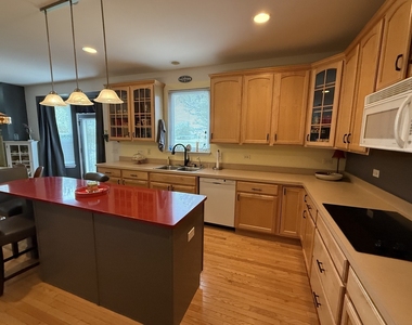 209 Rogers Way - Photo Thumbnail 7