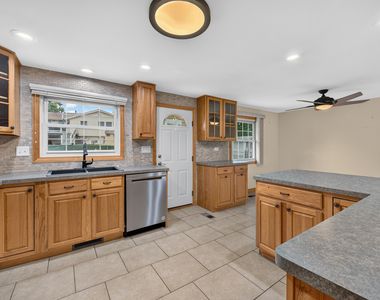 135 Jeffery Lane - Photo Thumbnail 14