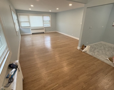 6700 S Paxton Avenue - Photo Thumbnail 3
