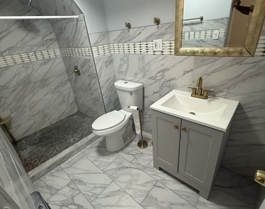 6700 S Paxton Avenue - Photo Thumbnail 4