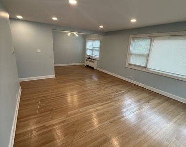 6700 S Paxton Avenue - Photo Thumbnail 2